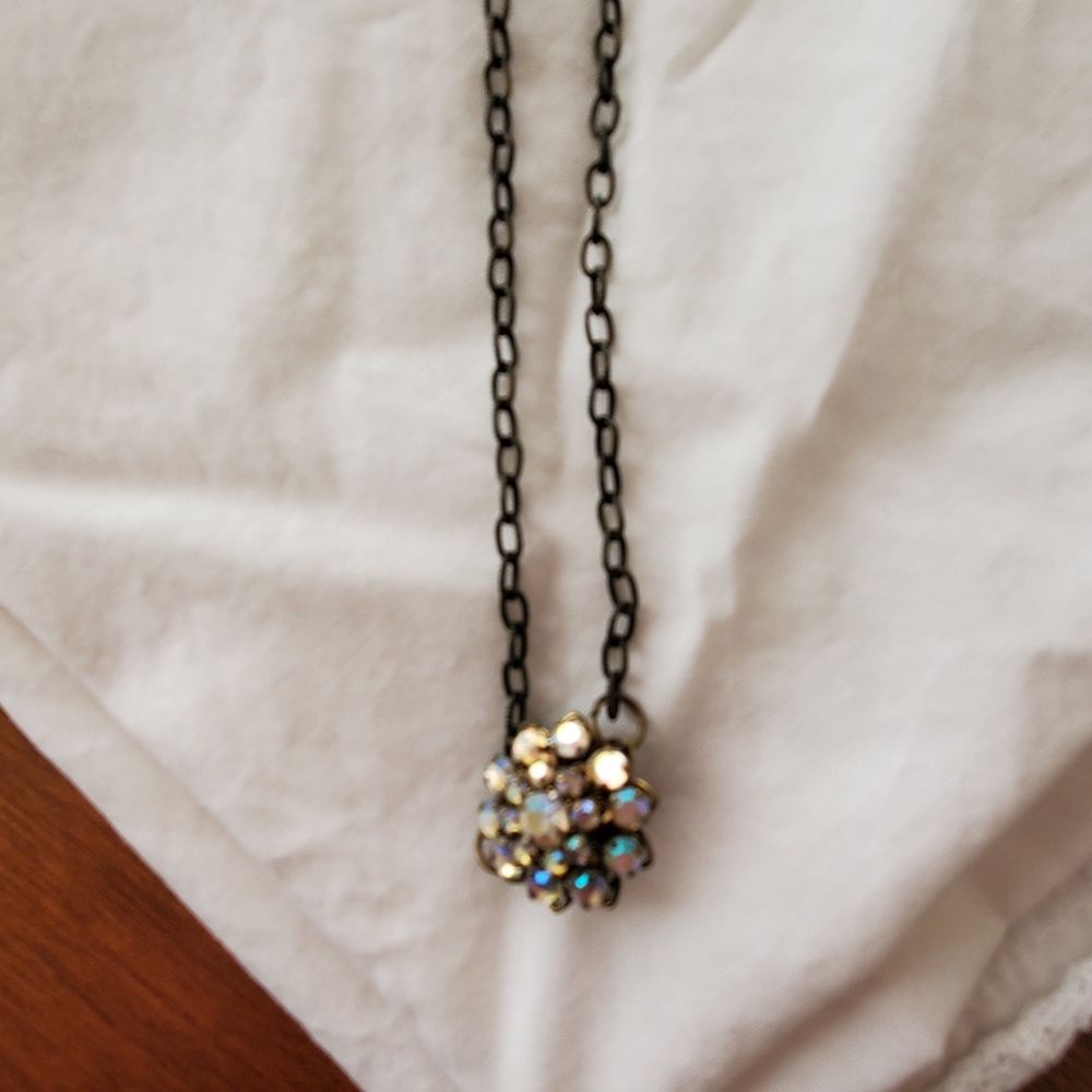 Fun fixed pendant necklace